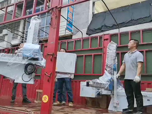 机械手出库装车